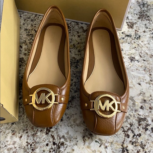 Michael Kors flats. - Picture 1 of 1